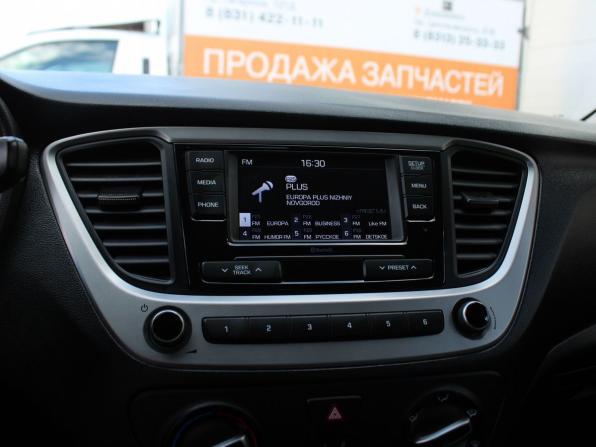 Hyundai Solaris II с пробегом 2017 года, цена 1 219 000 рублей, 113747 км, седан, Автокод Объявления