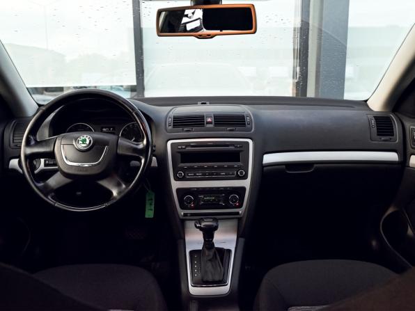Skoda Octavia II (A5) Рестайлинг с пробегом 2012 года, цена 939 000 рублей, 181818 км, лифтбек, Автокод Объявления
