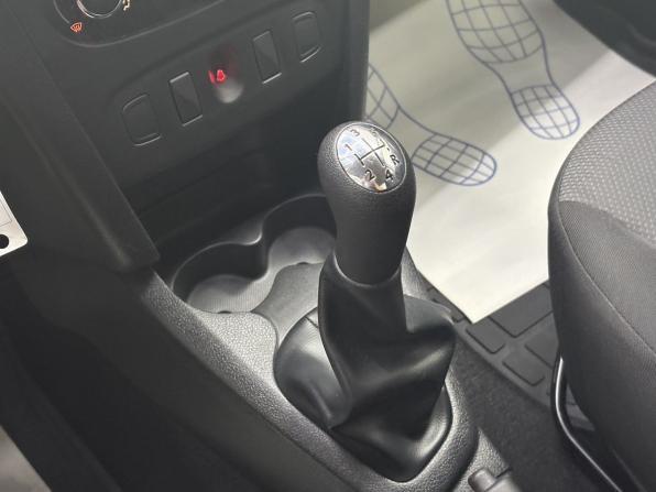 Renault Logan II с пробегом 2017 года, цена 865 000 рублей, 96799 км, седан, Автокод Объявления