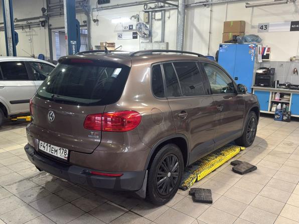 Volkswagen Tiguan I Рестайлинг с пробегом 2014 года, цена 1 240 000 рублей, 130200 км, внедорожник, Автокод Объявления