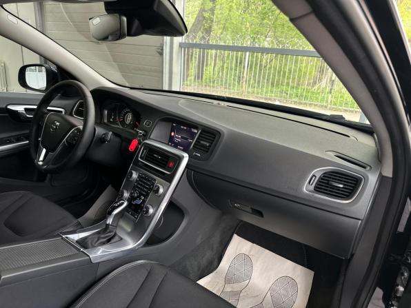 Volvo S60 II Рестайлинг с пробегом 2017 года, цена 1 570 000 рублей, 178353 км, седан, Автокод Объявления
