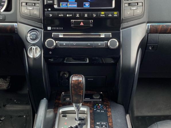 Toyota Land Cruiser 200 Series Рестайлинг 1 с пробегом 2013 года, цена 3 250 000 рублей, 358329 км, внедорожник, Автокод Объявления