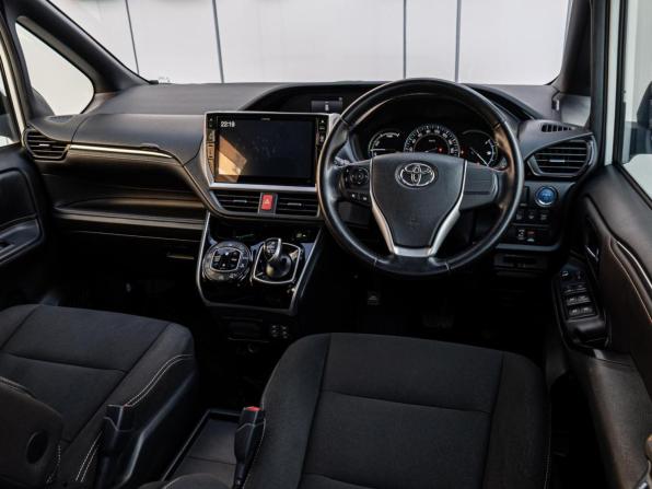 Toyota Esquire I с пробегом 2015 года, цена 2 240 000 рублей, 145707 км, минивэн, Автокод Объявления