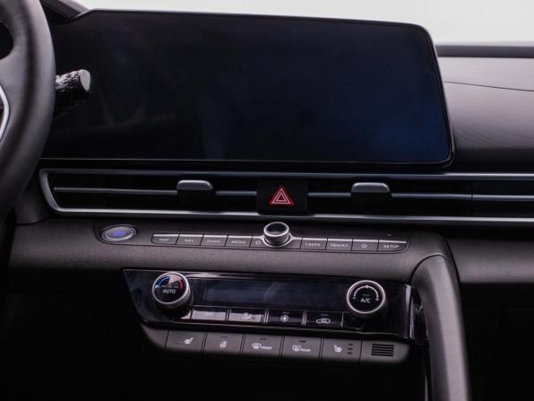 Hyundai Elantra VII (CN7) Рестайлинг с пробегом 2024 года, цена 2 239 000 рублей, 13078 км, седан, Автокод Объявления