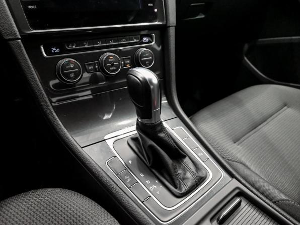 Volkswagen Golf VII Рестайлинг с пробегом 2018 года, цена 1 940 000 рублей, 109510 км, хэтчбек, Автокод Объявления