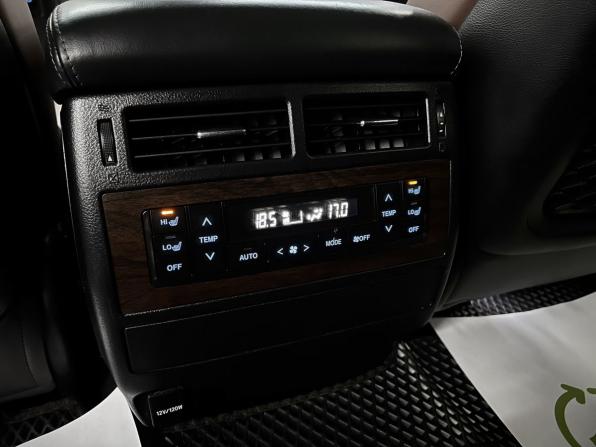Toyota Land Cruiser 200 Series Рестайлинг 2 с пробегом 2016 года, цена 4 495 000 рублей, 366545 км, внедорожник, Автокод Объявления