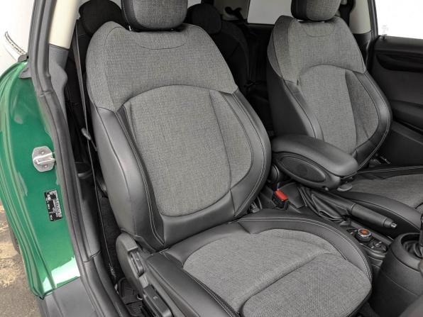 Mini Hatch III (F55/F56) Рестайлинг с пробегом 2019 года, цена 2 690 000 рублей, 86114 км, хэтчбек, Автокод Объявления