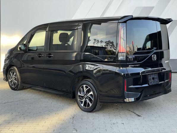 Honda Stepwgn V Рестайлинг с пробегом 2018 года, цена 2 210 000 рублей, 144180 км, минивэн, Автокод Объявления