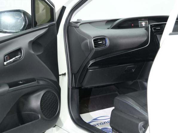 Toyota Prius IV (XW50) с пробегом 2017 года, цена 1 840 000 рублей, 140000 км, лифтбек, Автокод Объявления