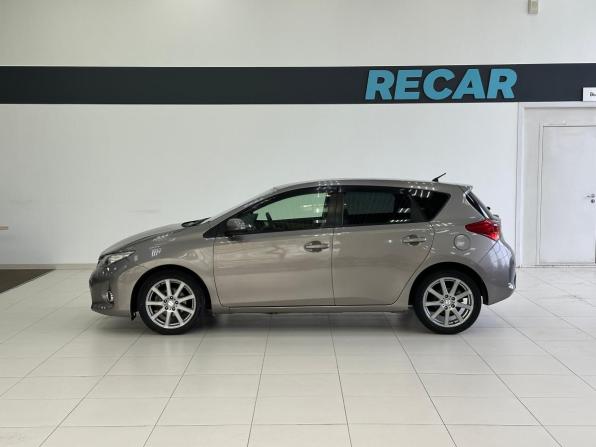 Toyota Auris II с пробегом 2013 года, цена 890 000 рублей, 223332 км, хэтчбек, Автокод Объявления