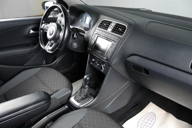 Volkswagen Polo V Рестайлинг с пробегом 2018 года, цена 1 429 000 рублей, 119300 км, седан, Автокод Объявления