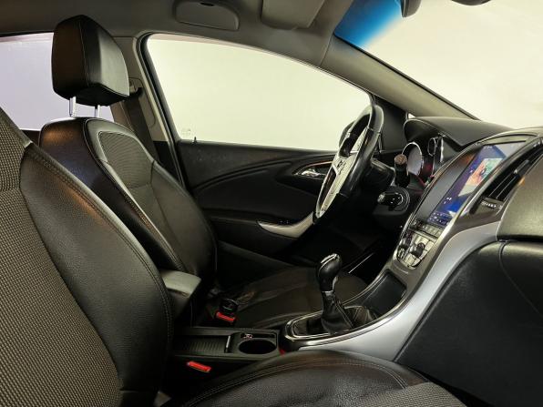 Opel Astra J с пробегом 2010 года, цена 489 900 рублей, 244000 км, хэтчбек, Автокод Объявления