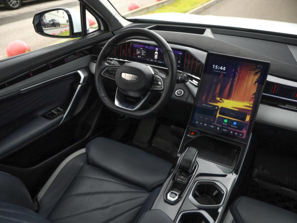 Geely Atlas II с пробегом 2024 года, цена 2 999 000 рублей, 53894 км, внедорожник, Автокод Объявления