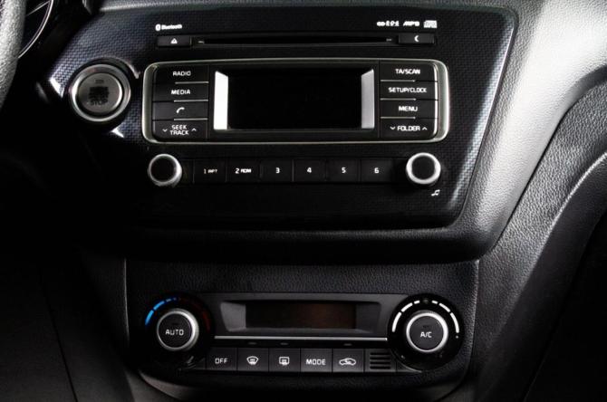Kia Rio III Рестайлинг с пробегом 2016 года, цена 999 000 рублей, 167378 км, седан, Автокод Объявления