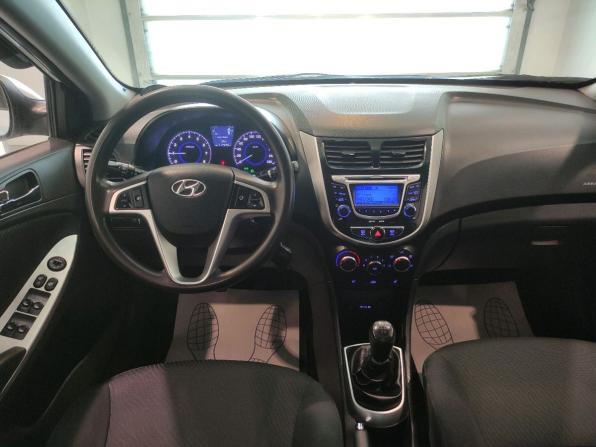 Hyundai Solaris I с пробегом 2013 года, цена 659 000 рублей, 117270 км, седан, Автокод Объявления
