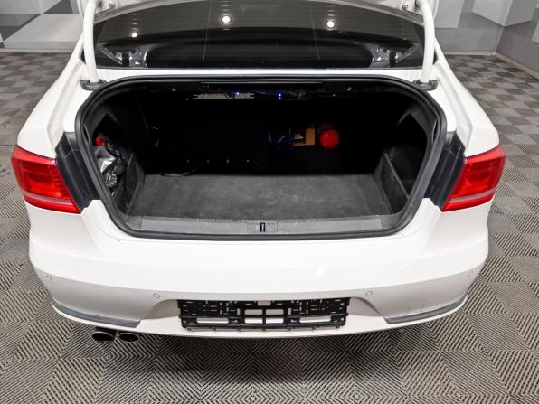 Volkswagen Passat B7 с пробегом 2012 года, цена 1 000 000 рублей, 303191 км, седан, Автокод Объявления