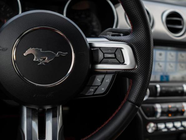 Ford Mustang VI Рестайлинг с пробегом 2019 года, цена 2 949 000 рублей, 163113 км, кабриолет, Автокод Объявления