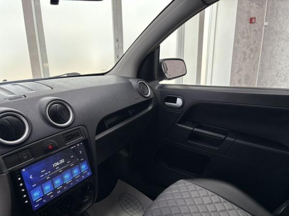 Ford Fusion I Рестайлинг с пробегом 2006 года, цена 495 000 рублей, 220840 км, хэтчбек, Автокод Объявления