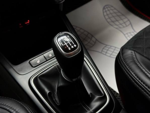 Kia Rio IV с пробегом 2018 года, цена 1 499 000 рублей, 67760 км, хэтчбек, Автокод Объявления