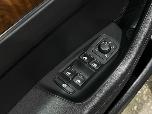 Volkswagen Passat B8 с пробегом 2018 года, цена 2 497 000 рублей, 143605 км, универсал, Автокод Объявления