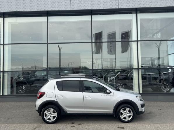 Renault Sandero II с пробегом 2017 года, цена 1 000 000 рублей, 65117 км, хэтчбек, Автокод Объявления