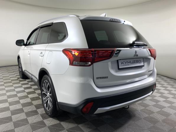 Mitsubishi Outlander III Рестайлинг 2 с пробегом 2018 года, цена 1 615 000 рублей, 213533 км, внедорожник, Автокод Объявления