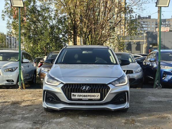 Hyundai Solaris II с пробегом 2017 года, цена 989 000 рублей, 192222 км, седан, Автокод Объявления