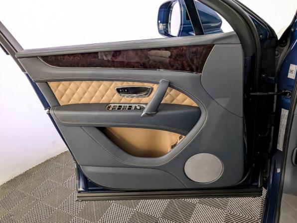 Bentley Bentayga I с пробегом 2016 года, цена 8 820 000 рублей, 61325 км, внедорожник, Автокод Объявления