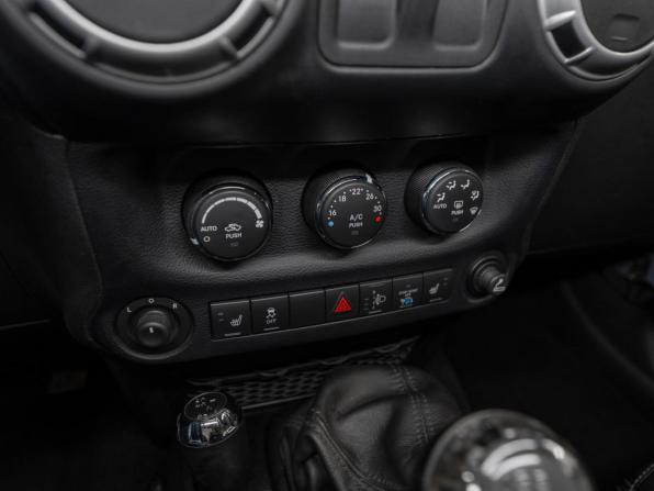 Jeep Wrangler III (JK) с пробегом 2013 года, цена 2 980 000 рублей, 94353 км, внедорожник, Автокод Объявления