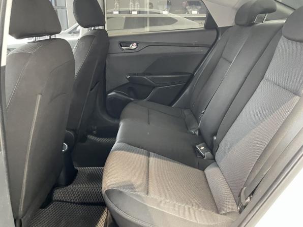 Hyundai Solaris II с пробегом 2018 года, цена 950 000 рублей, 127222 км, седан, Автокод Объявления