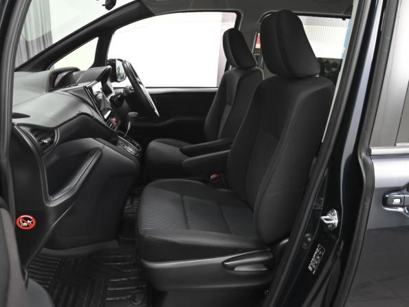 Toyota Voxy III (R80) с пробегом 2014 года, цена 1 819 000 рублей, 99824 км, минивэн, Автокод Объявления