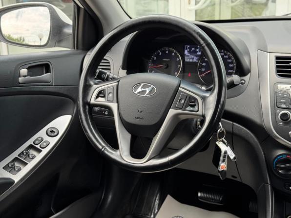 Hyundai Solaris I Рестайлинг с пробегом 2016 года, цена 1 000 000 рублей, 218134 км, седан, Автокод Объявления