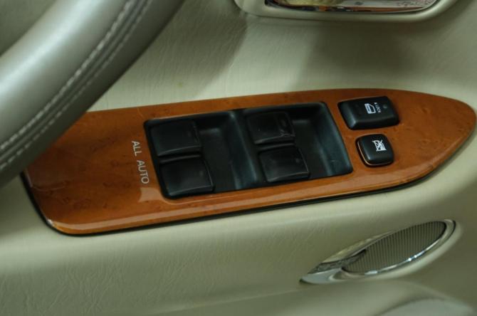 Lexus LX II Рестайлинг с пробегом 2005 года, цена 2 699 000 рублей, 288112 км, внедорожник, Автокод Объявления