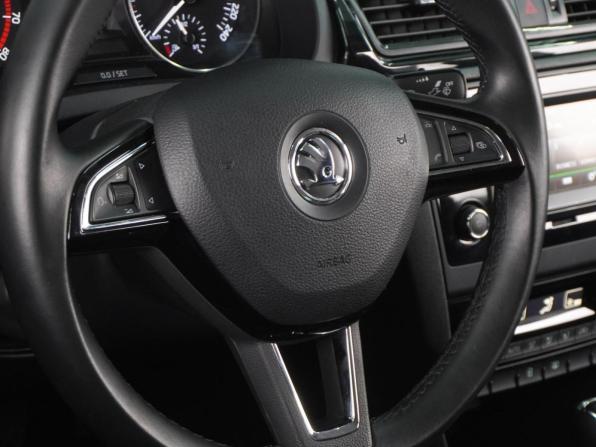Skoda Rapid I с пробегом 2015 года, цена 1 299 000 рублей, 102279 км, лифтбек, Автокод Объявления