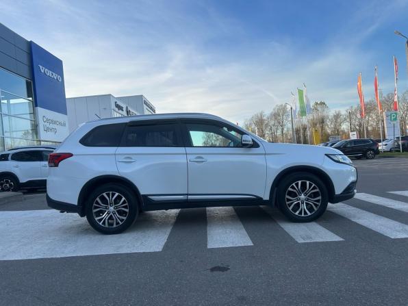 Mitsubishi Outlander III Рестайлинг 2 с пробегом 2015 года, цена 1 815 000 рублей, 118240 км, внедорожник, Автокод Объявления
