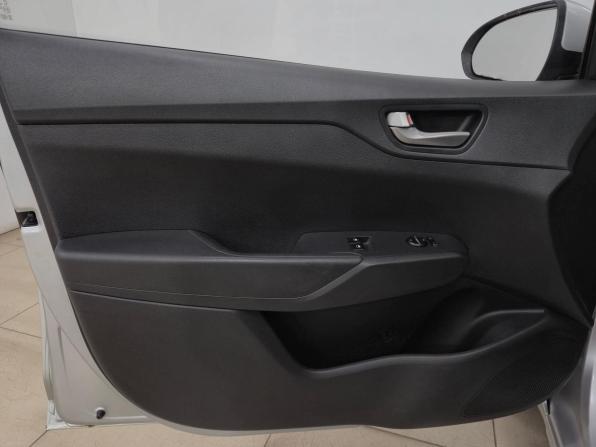 Hyundai Solaris II с пробегом 2017 года, цена 1 280 000 рублей, 112707 км, седан, Автокод Объявления