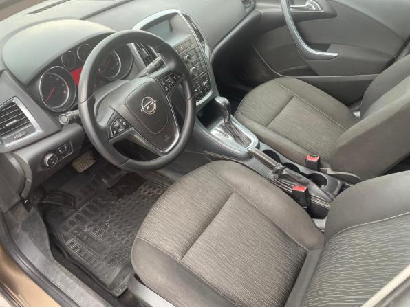 Opel Astra J Рестайлинг с пробегом 2012 года, цена 720 000 рублей, 160233 км, седан, Автокод Объявления