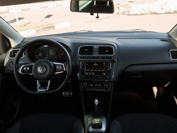 Volkswagen Polo V Рестайлинг с пробегом 2018 года, цена 1 248 000 рублей, 115005 км, седан, Автокод Объявления