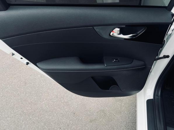 Kia Cerato IV Рестайлинг с пробегом 2022 года, цена 2 420 000 рублей, 20600 км, седан, Автокод Объявления