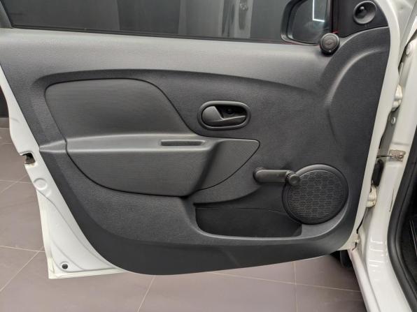 Renault Logan II Рестайлинг с пробегом 2020 года, цена 1 000 000 рублей, 68382 км, седан, Автокод Объявления