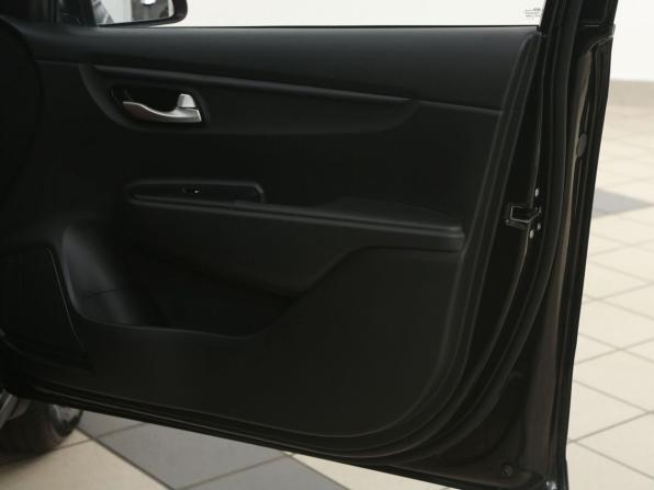 Kia Rio IV Рестайлинг с пробегом 2021 года, цена 1 724 000 рублей, 43000 км, хэтчбек, Автокод Объявления