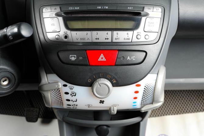 Peugeot 107 I Рестайлинг с пробегом 2010 года, цена 699 000 рублей, 92829 км, хэтчбек, Автокод Объявления