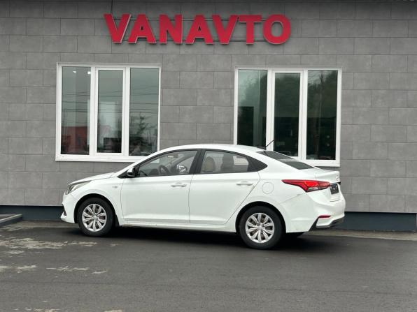 Hyundai Solaris II с пробегом 2019 года, цена 1 325 000 рублей, 120600 км, седан, Автокод Объявления