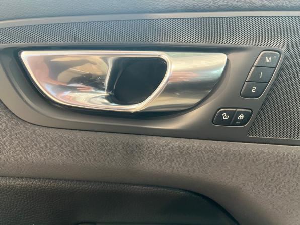 Volvo XC60 II Рестайлинг с пробегом 2021 года, цена 4 955 900 рублей, 63719 км, внедорожник, Автокод Объявления