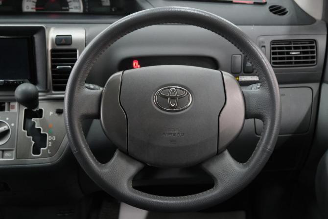 Toyota Raum II с пробегом 2009 года, цена 999 000 рублей, 118533 км, компактвэн, Автокод Объявления