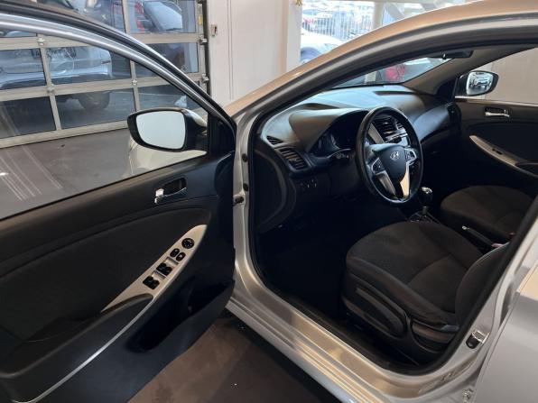 Hyundai Solaris I с пробегом 2012 года, цена 720 000 рублей, 208899 км, хэтчбек, Автокод Объявления