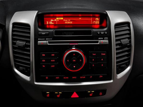 Kia Venga I Рестайлинг с пробегом 2015 года, цена 999 000 рублей, 142708 км, компактвэн, Автокод Объявления