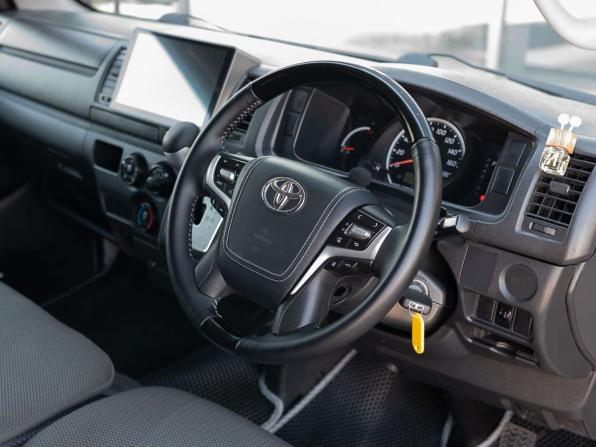 Toyota HiAce H200 Рестайлинг с пробегом 2017 года, цена 3 150 000 рублей, 146135 км, фургон, Автокод Объявления
