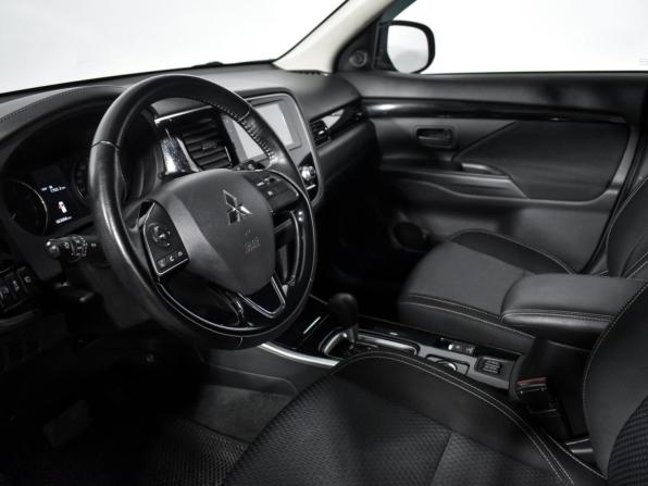 Mitsubishi Outlander III Рестайлинг 3 с пробегом 2022 года, цена 2 650 000 рублей, 63460 км, внедорожник, Автокод Объявления