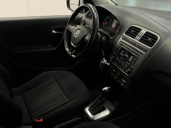 Volkswagen Polo V Рестайлинг с пробегом 2020 года, цена 1 250 000 рублей, 111123 км, седан, Автокод Объявления
